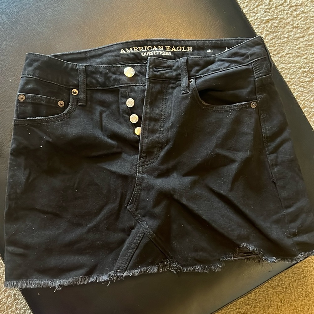 AE black skirt